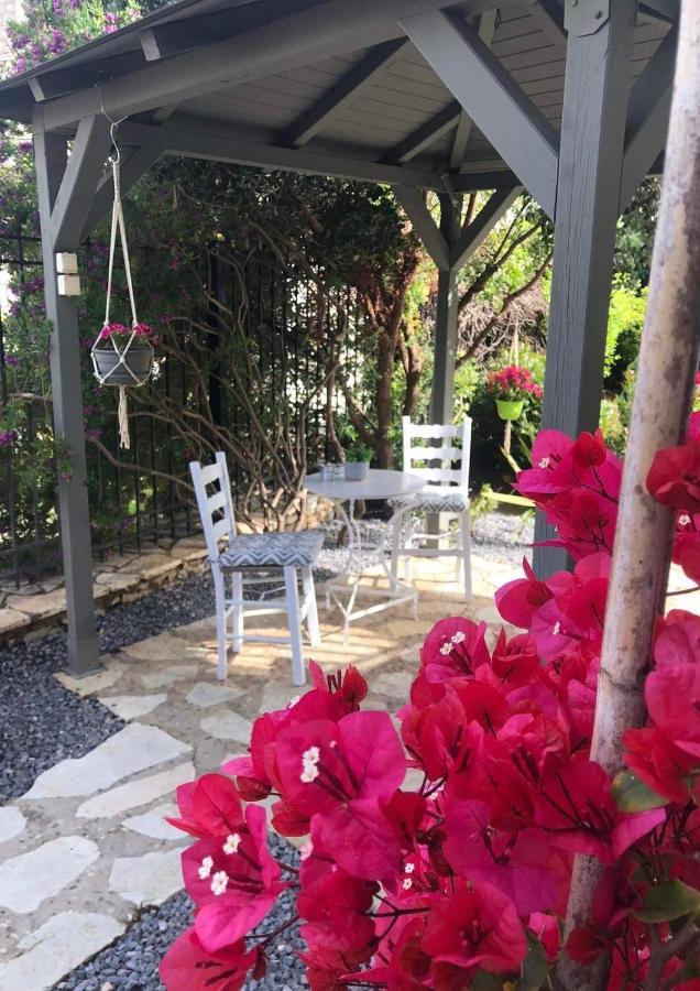 Paradise Apartments Nefeli カラマタ エクステリア 写真